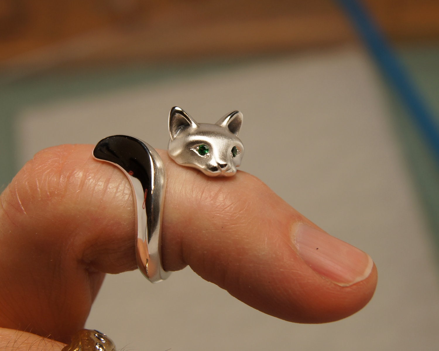 forrest cat ring,  silver . colored stone eyes  satin/ high polish finish