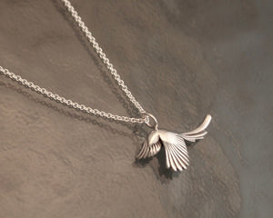 Magpie pendant, silver with chain