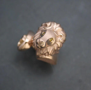 safari lion  14 k gold diamond eyes